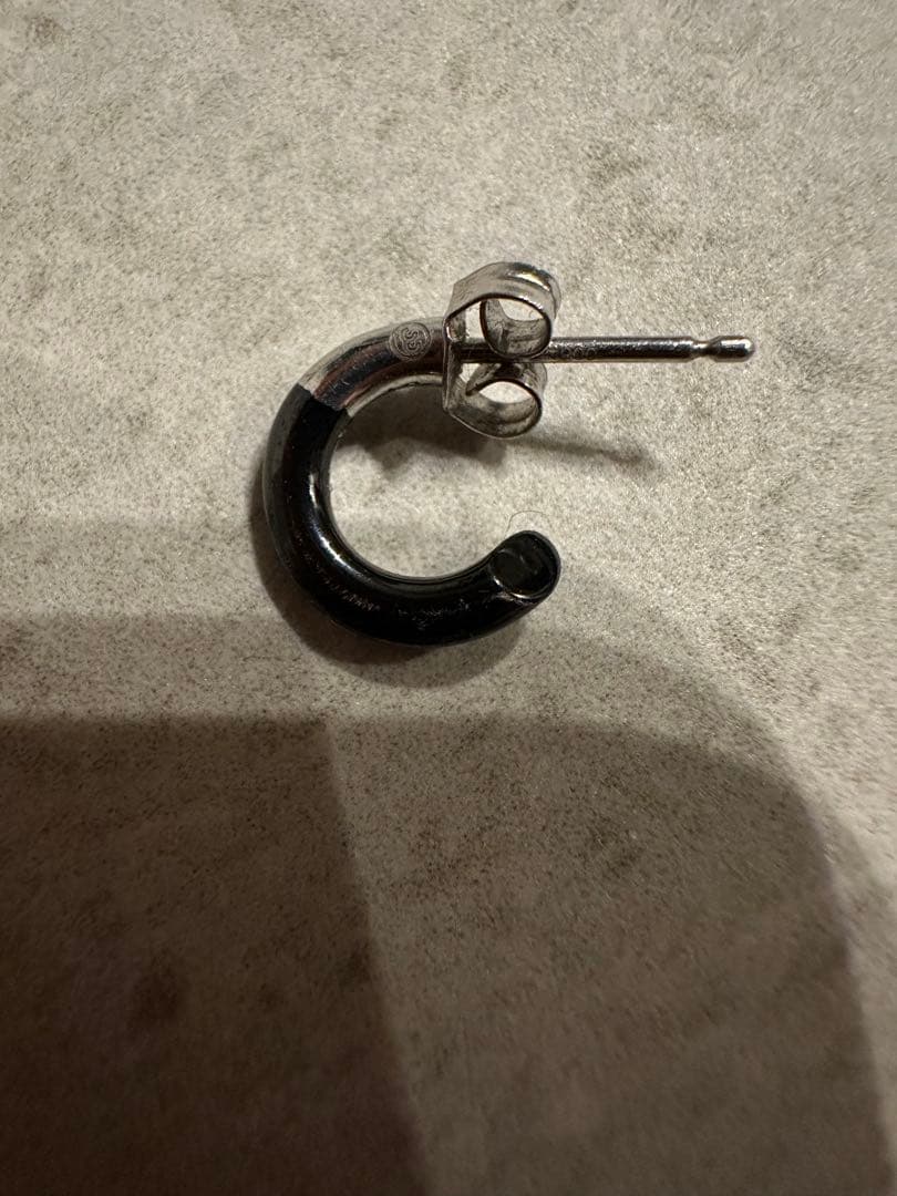 CAREERING 黒 フープ型 片耳用ピアス