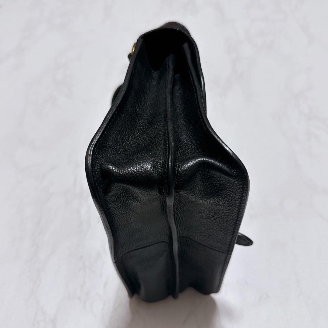 美品✨イルビゾンテ　クロスボディバッグ　ショルダー　ブラック　黒