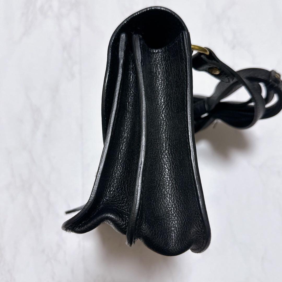 美品✨イルビゾンテ　クロスボディバッグ　ショルダー　ブラック　黒