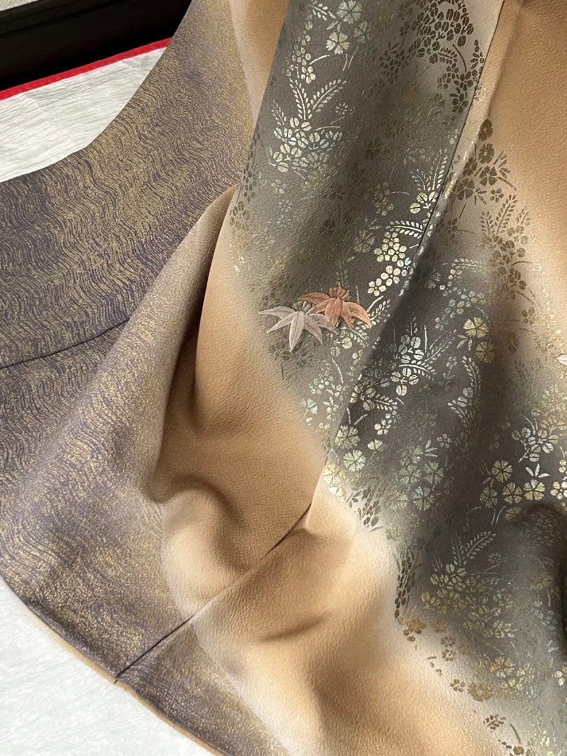 正絹　訪問着　暈し染め　枯草色　金彩　刺繍花文