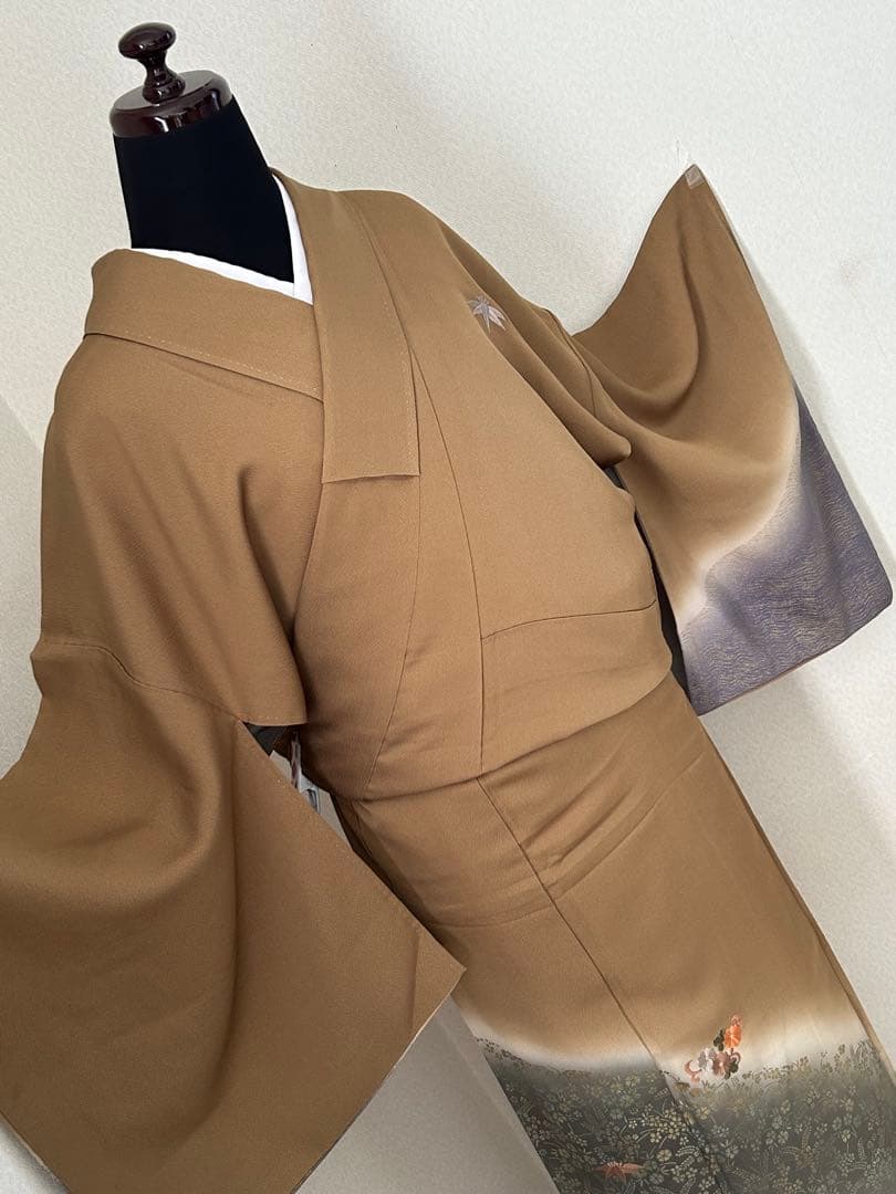 正絹　訪問着　暈し染め　枯草色　金彩　刺繍花文