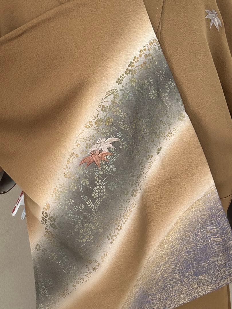 正絹　訪問着　暈し染め　枯草色　金彩　刺繍花文