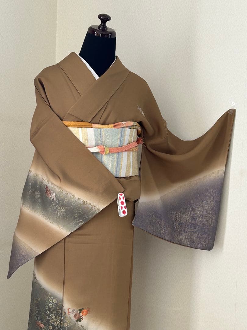 正絹　訪問着　暈し染め　枯草色　金彩　刺繍花文