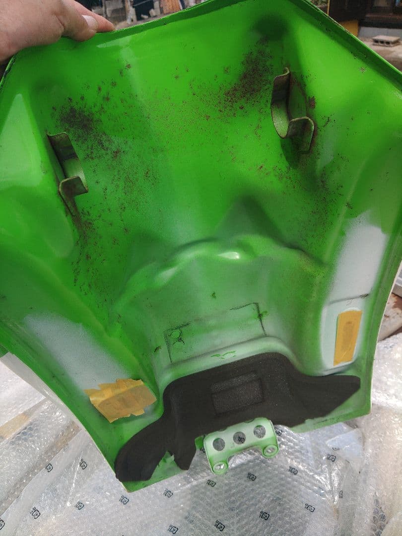 忍者　gpz900r ガソリンタンク　フューエルタンク　凹みあり