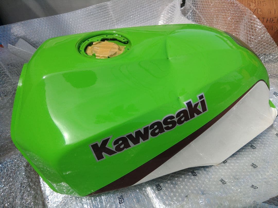 忍者　gpz900r ガソリンタンク　フューエルタンク　凹みあり