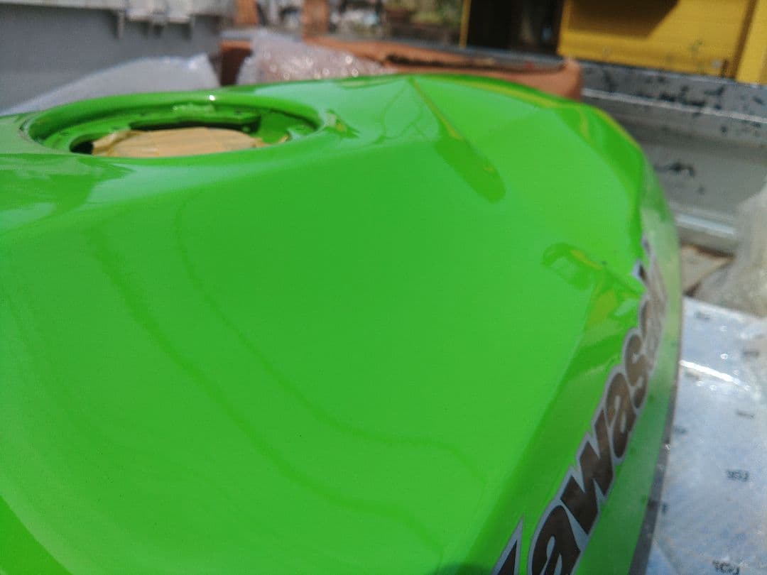 忍者　gpz900r ガソリンタンク　フューエルタンク　凹みあり