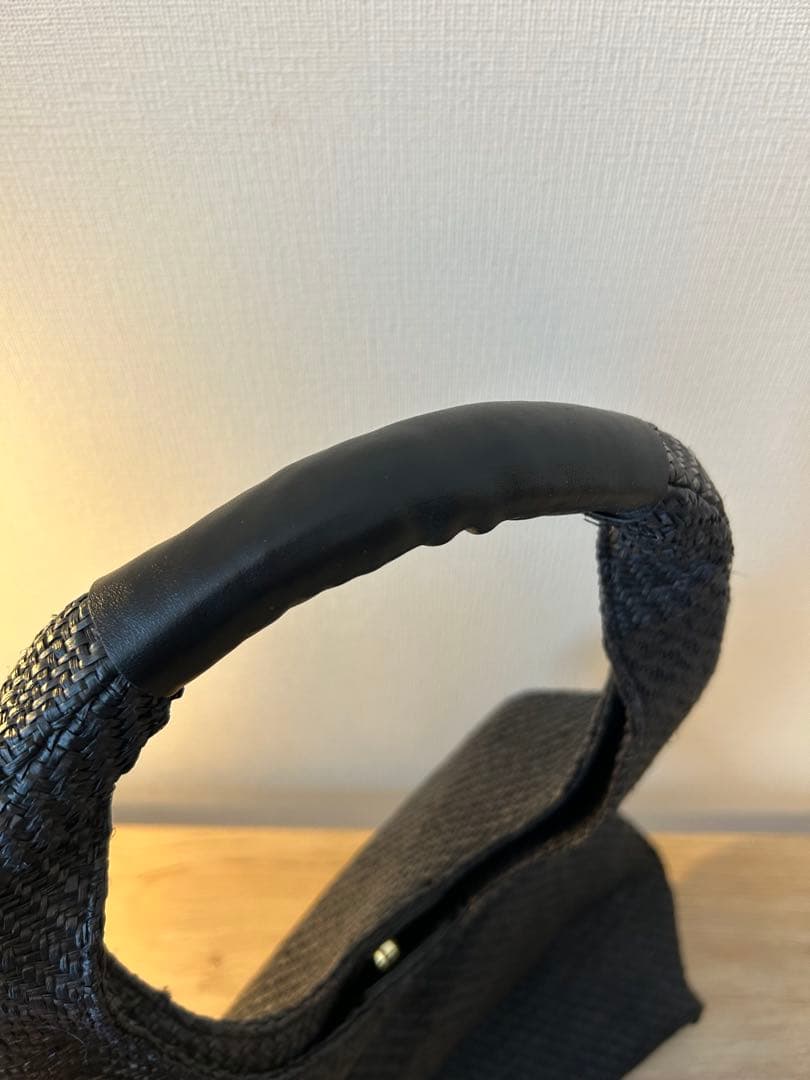 Hoaw. ラフィアショルダーバッグ ブラック