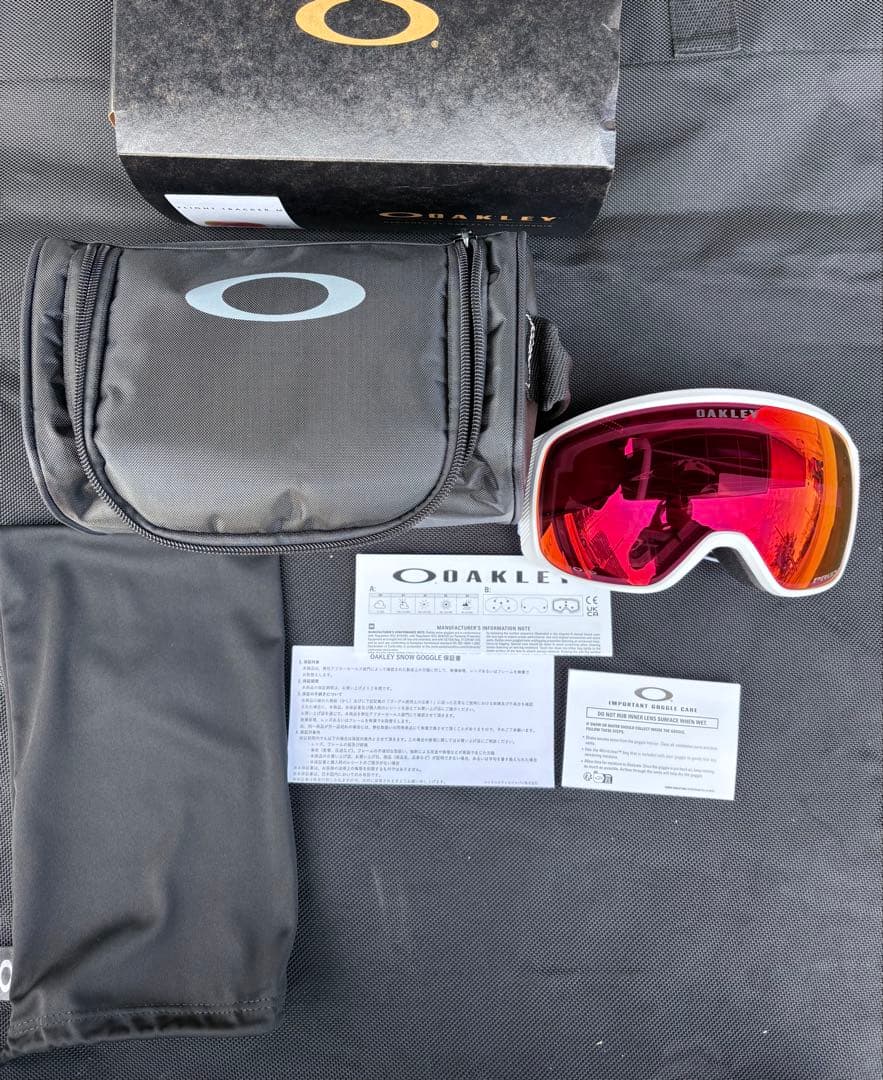 新品未使用‼️オークリー　フライトトラッカーM