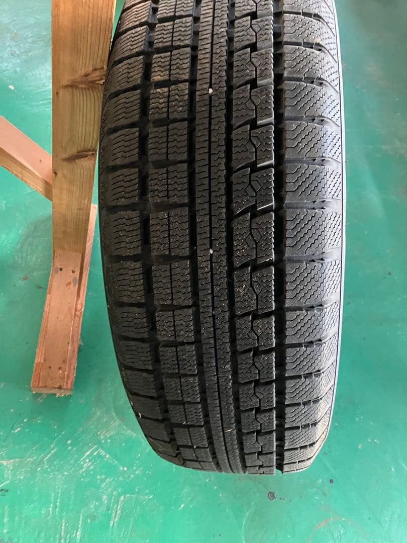 215/60/17 エルグランドE51純正アルミ付きスタッドレスタイヤ