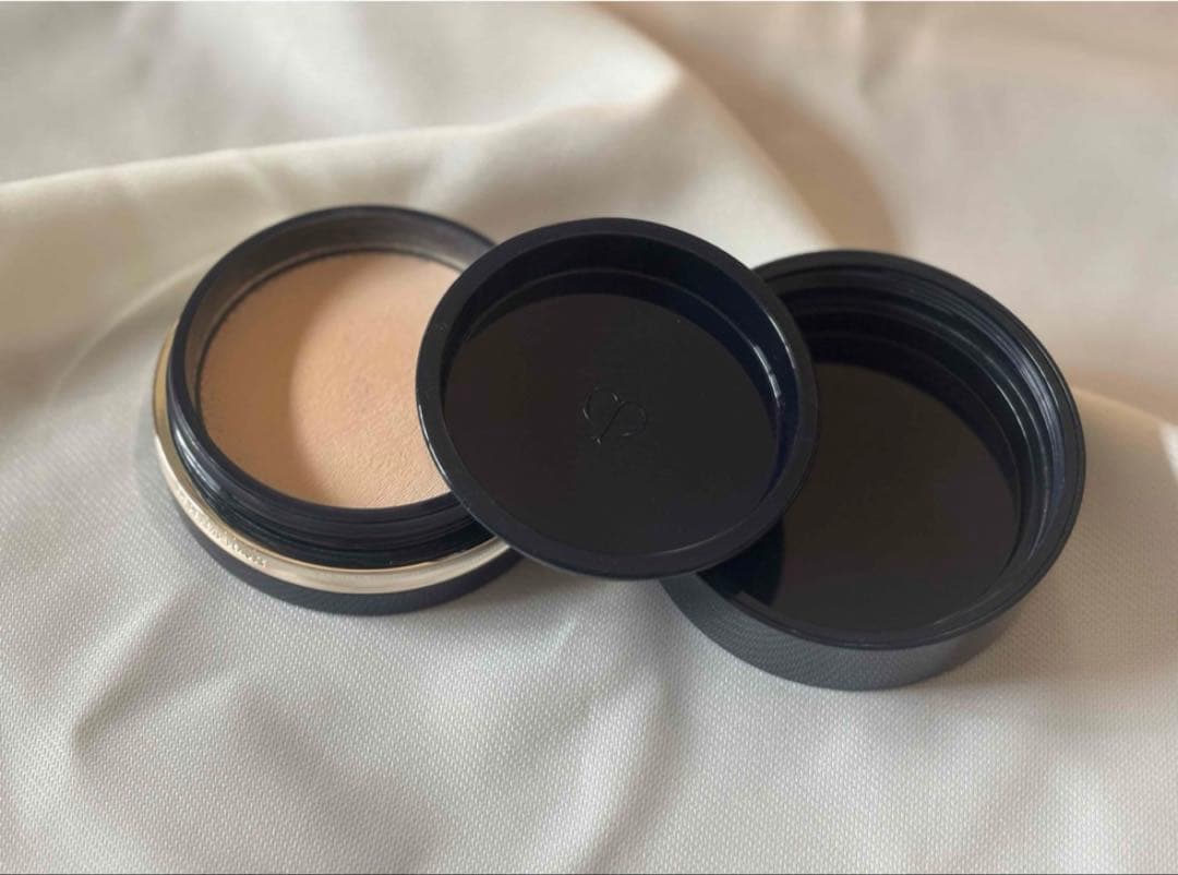 最終値下げ！ クレ・ド・ポーボーテ プードルトランスパラントn ライトミディアム