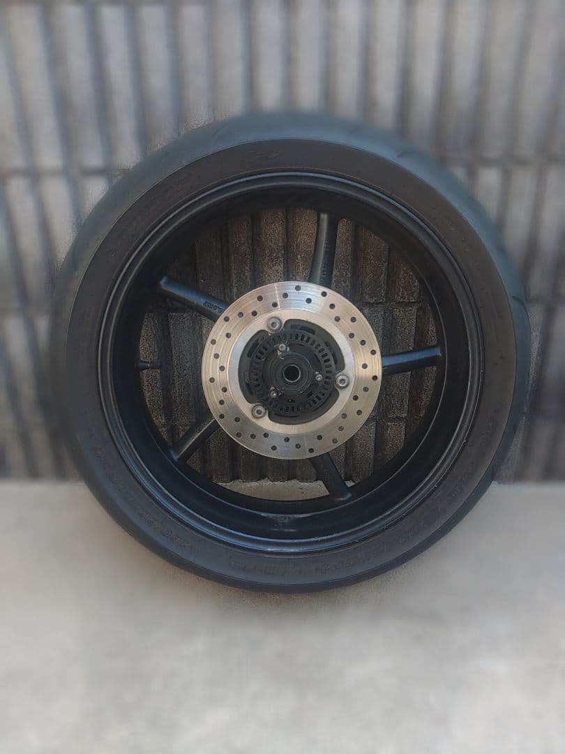 YZF R25 R3　MT25 MT3　前後ホイール(abs付) 社外品