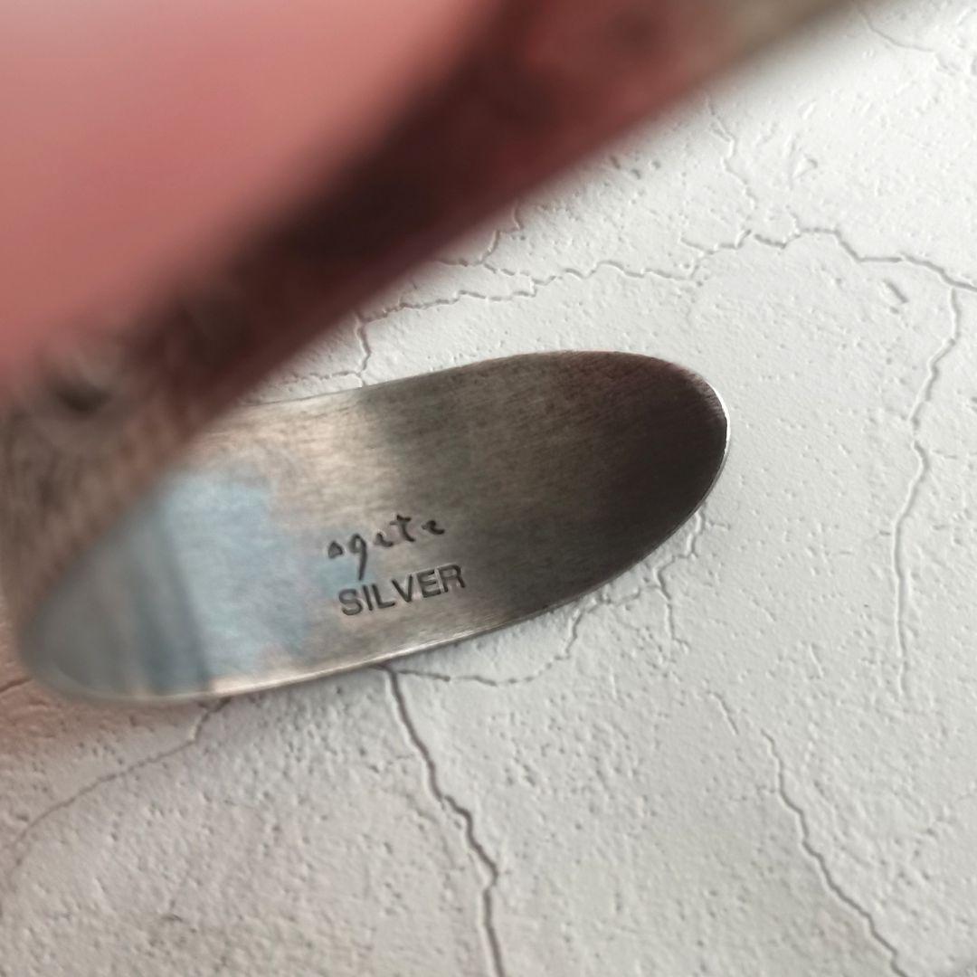 【agete】レリーフ入りバングル アンティーク風(シルバーカラー)