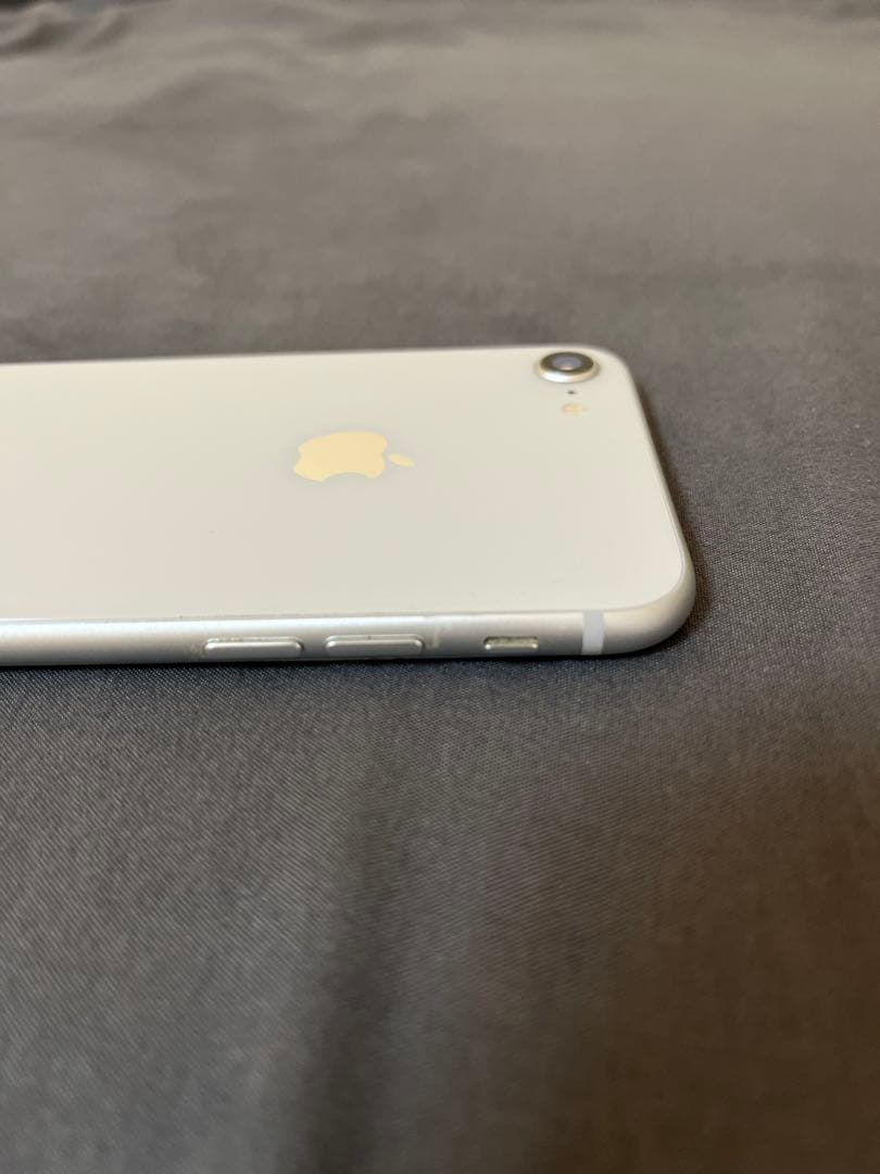 Apple iPhone 8 シルバー 本体　64GB