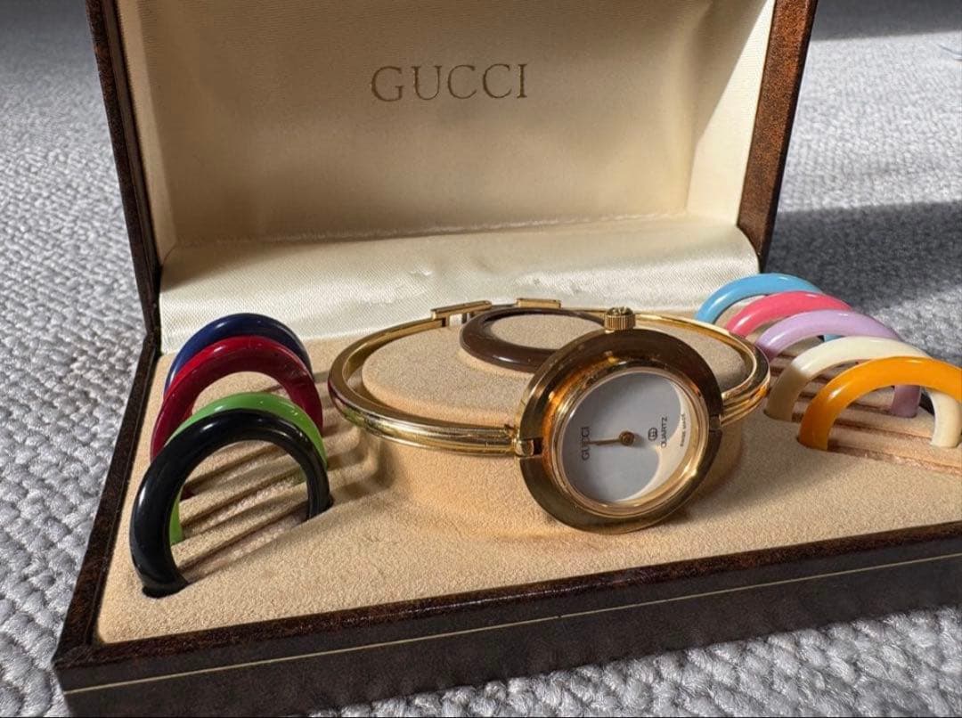 GUCCI 腕時計 ゴールドバングル時計 カラーバンド付き