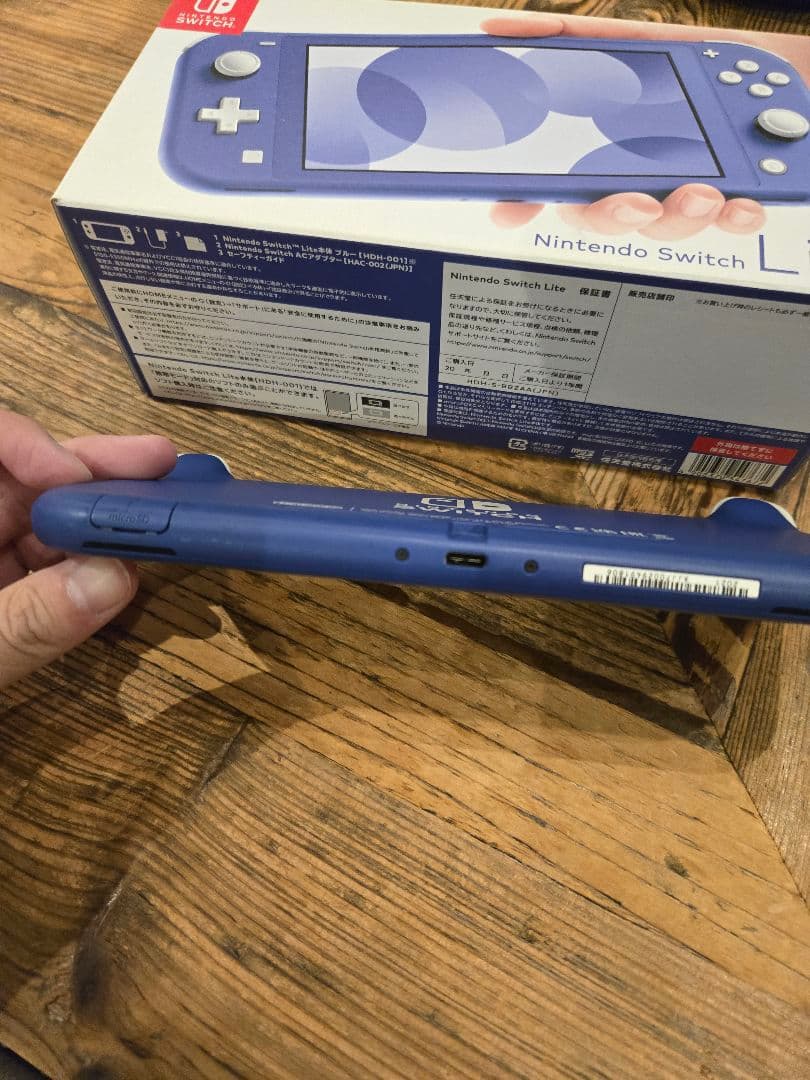 【美品】Nintendo Switchライト　本体