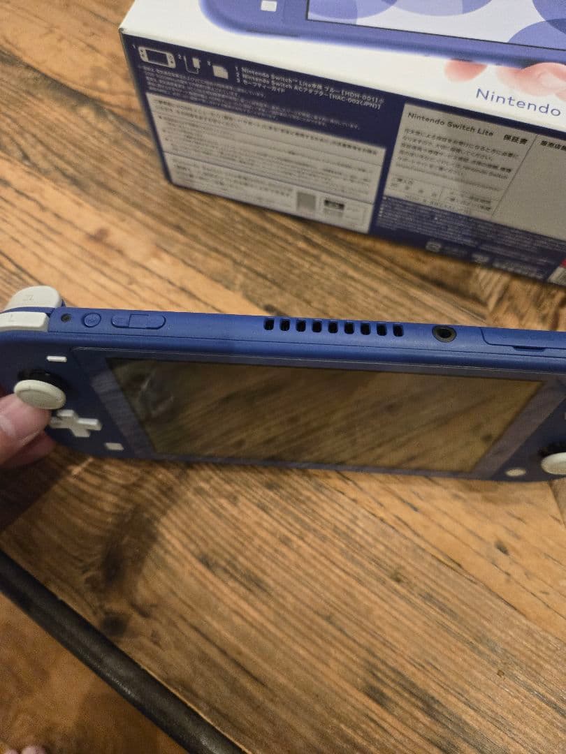 【美品】Nintendo Switchライト　本体