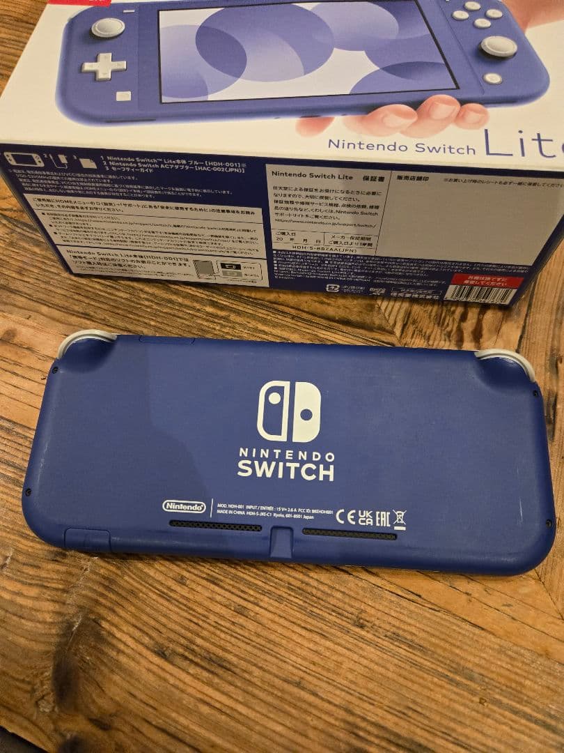 【美品】Nintendo Switchライト　本体