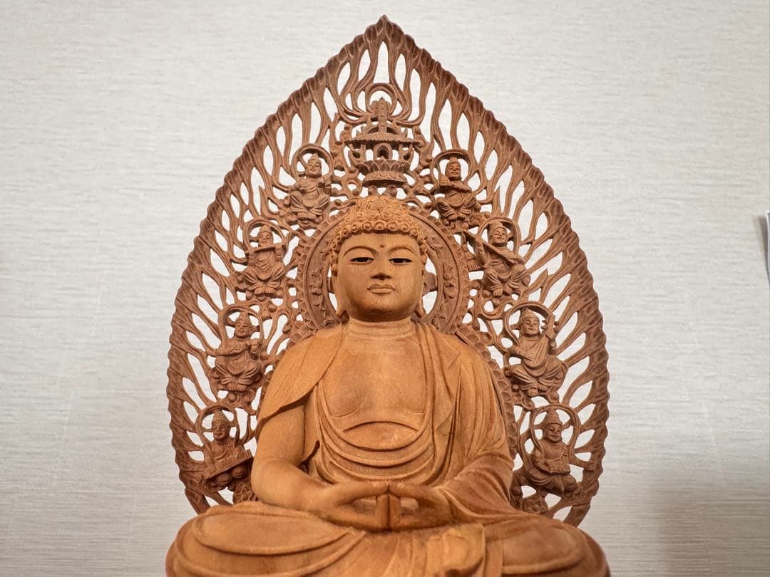 白檀手彫り目入り彫物