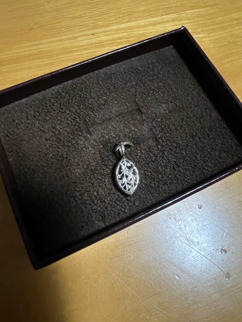 agete シルバークォーツ／マーカサイトチャーム