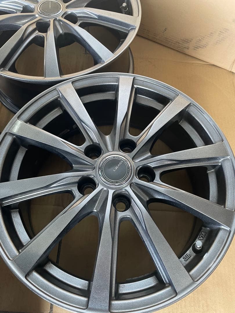 16インチホイール　ノア、ヴォクシー、プリウスαなど