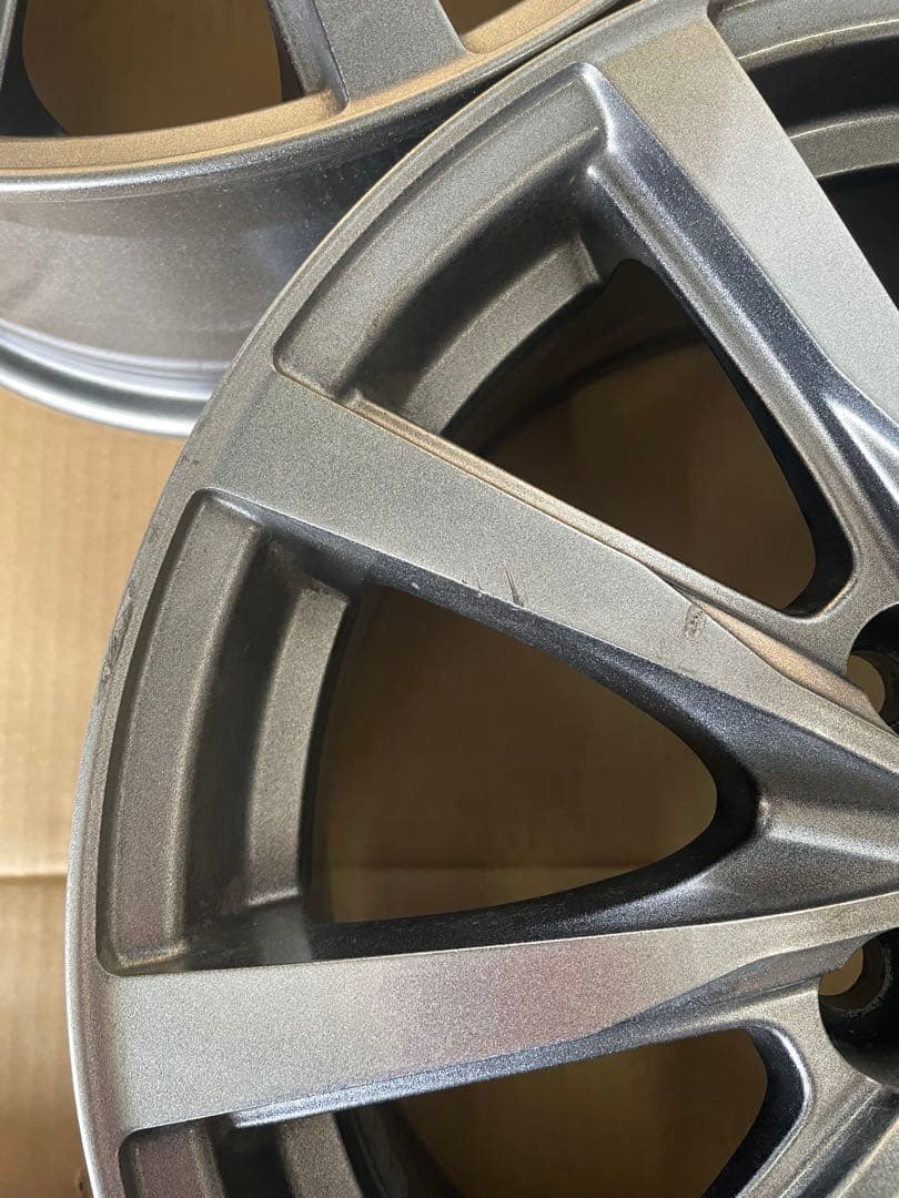 16インチホイール　ノア、ヴォクシー、プリウスαなど