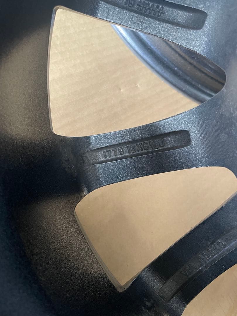 16インチホイール　ノア、ヴォクシー、プリウスαなど