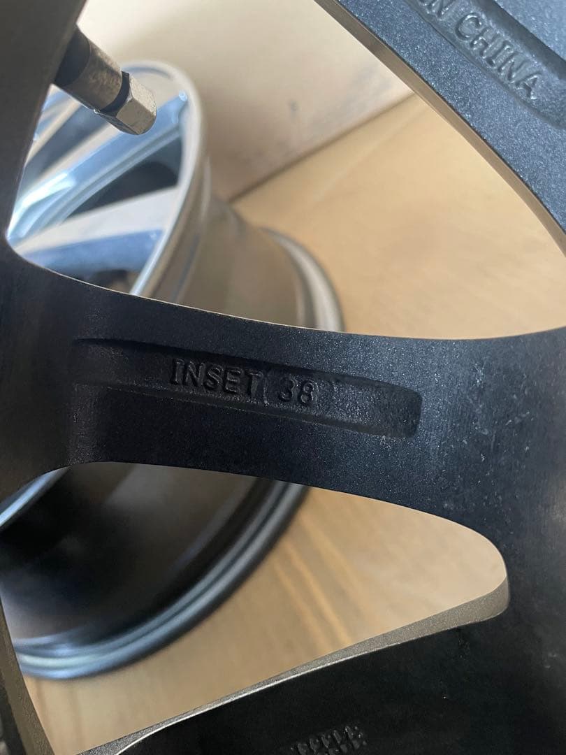 16インチホイール　ノア、ヴォクシー、プリウスαなど