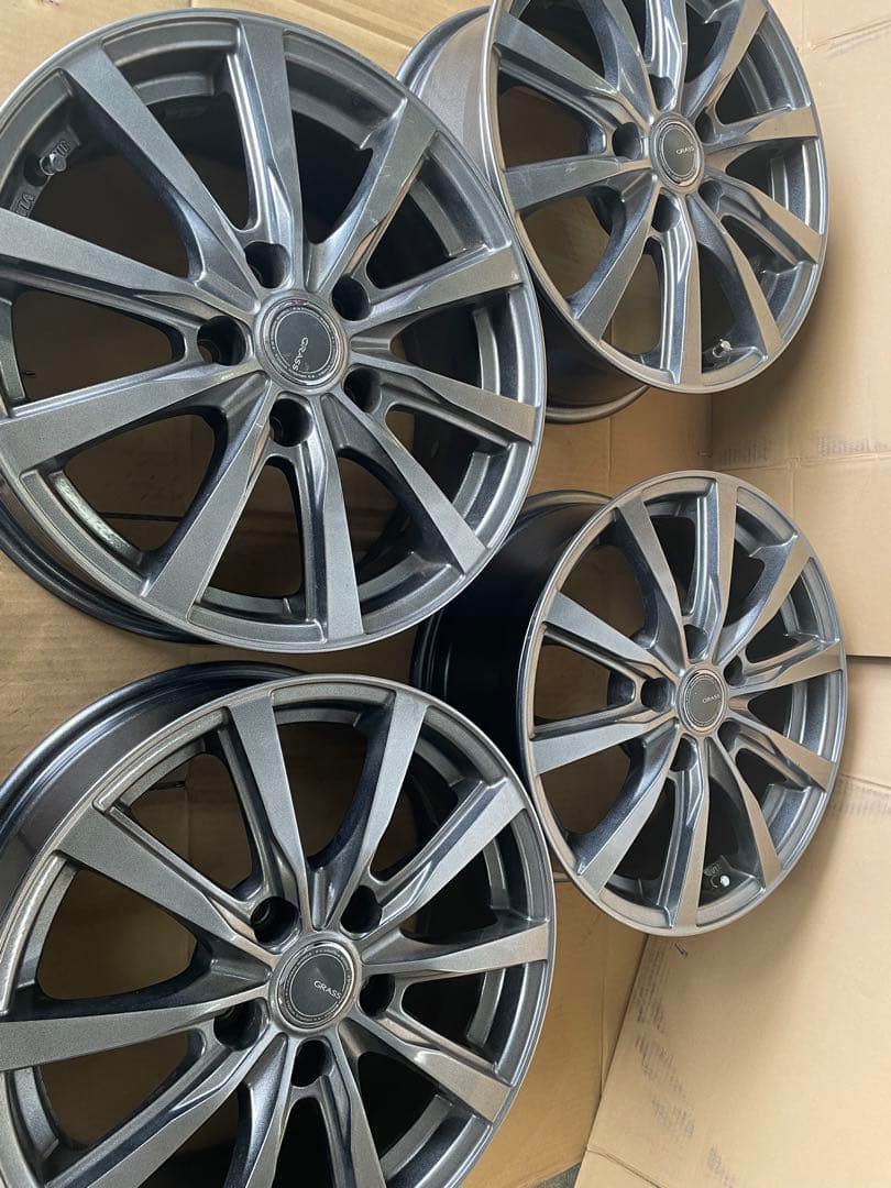 16インチホイール　ノア、ヴォクシー、プリウスαなど