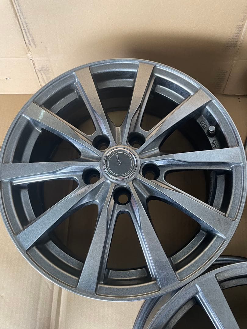 16インチホイール　ノア、ヴォクシー、プリウスαなど