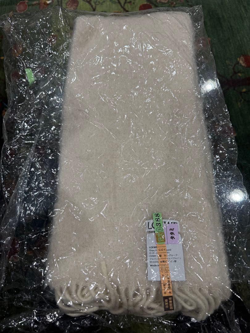 美品　LOEWE アイボリーマフラー
