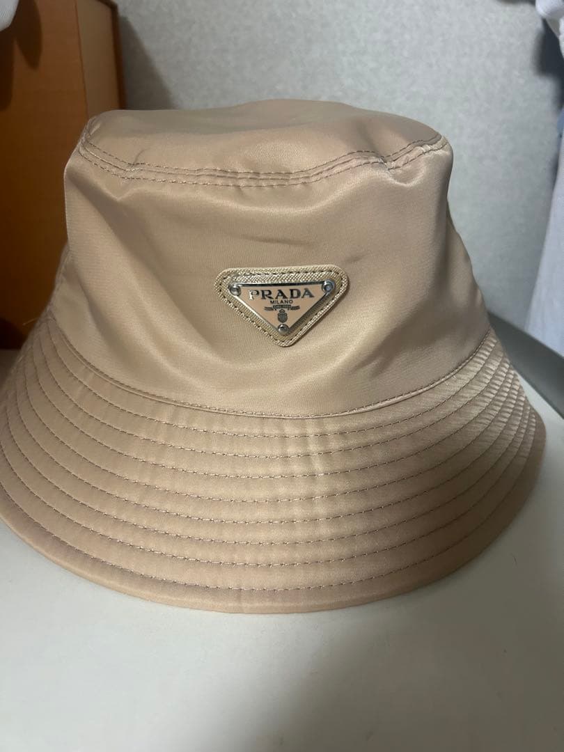 PRADA ベージュ バケットハット