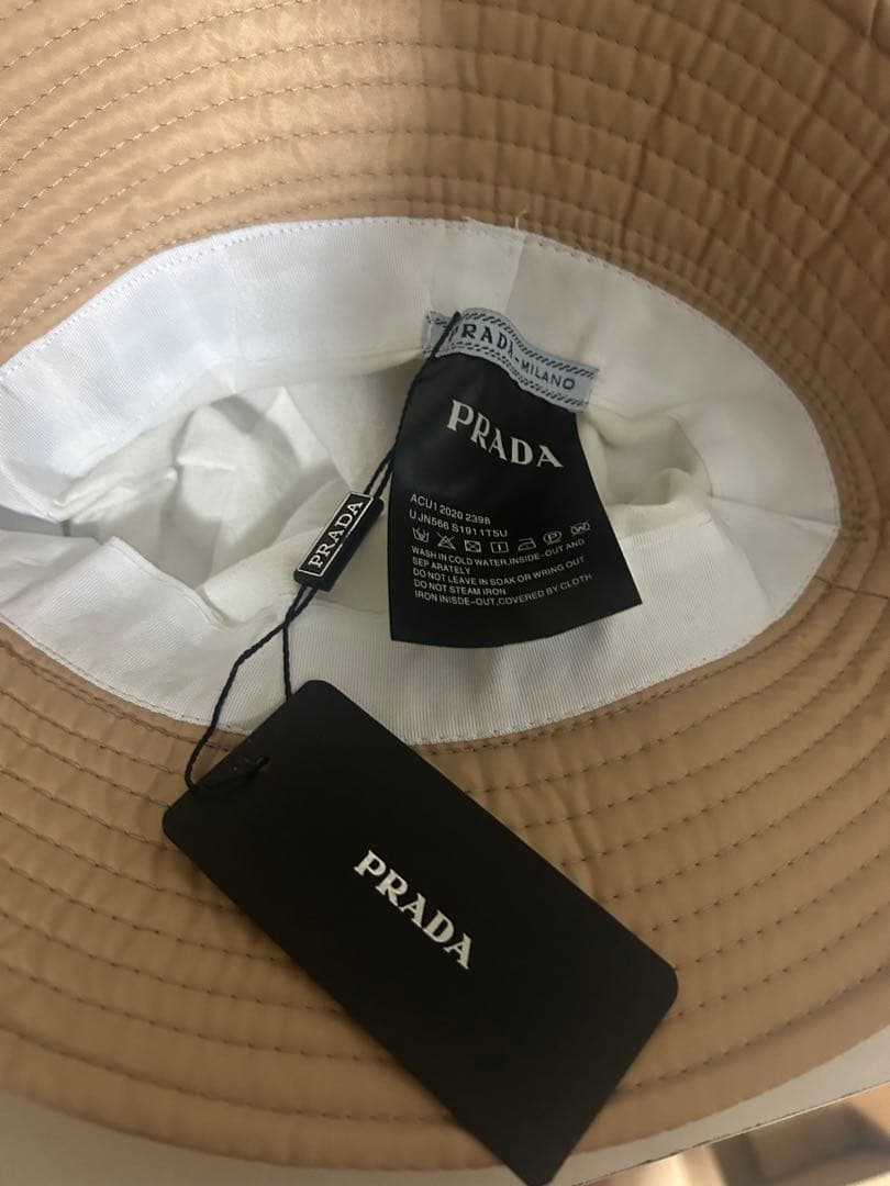 PRADA ベージュ バケットハット