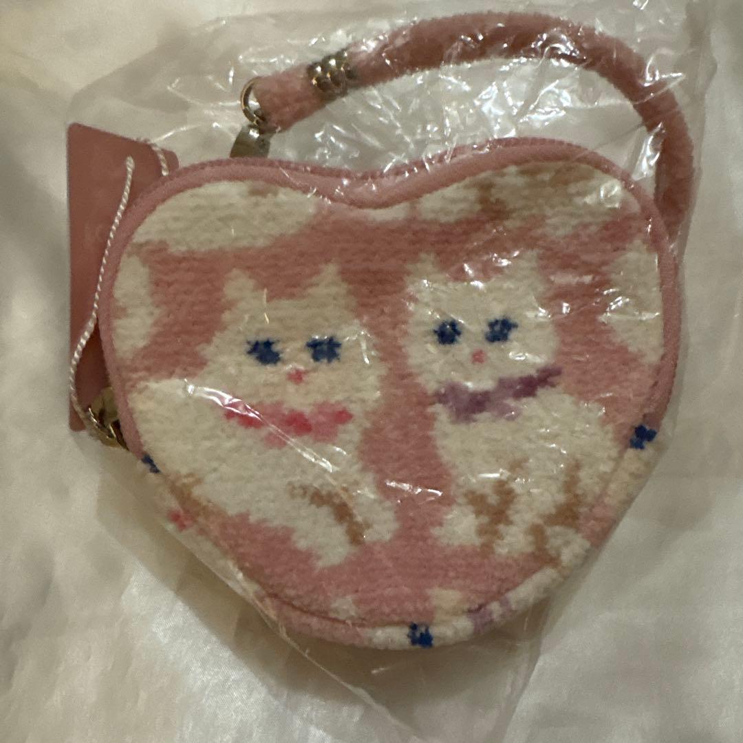 フェイラー　モフモフネコチャン　ハート型ポーチ
