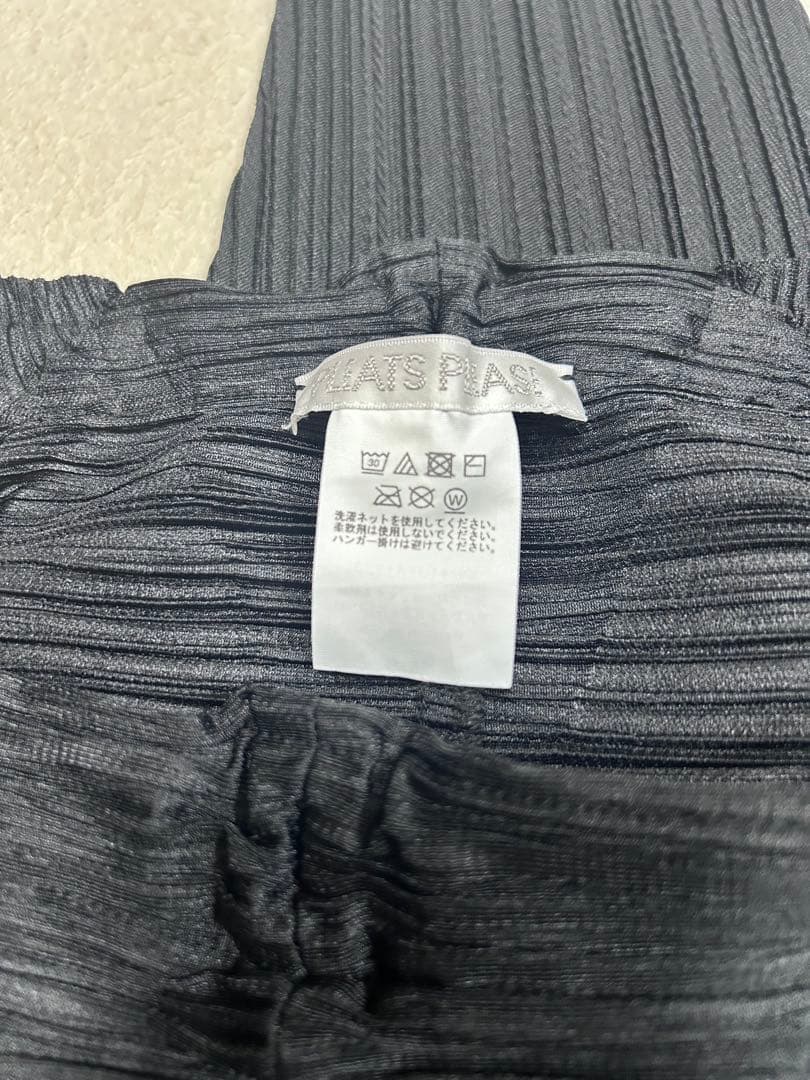 プリーツプリーズ　変形パンツ