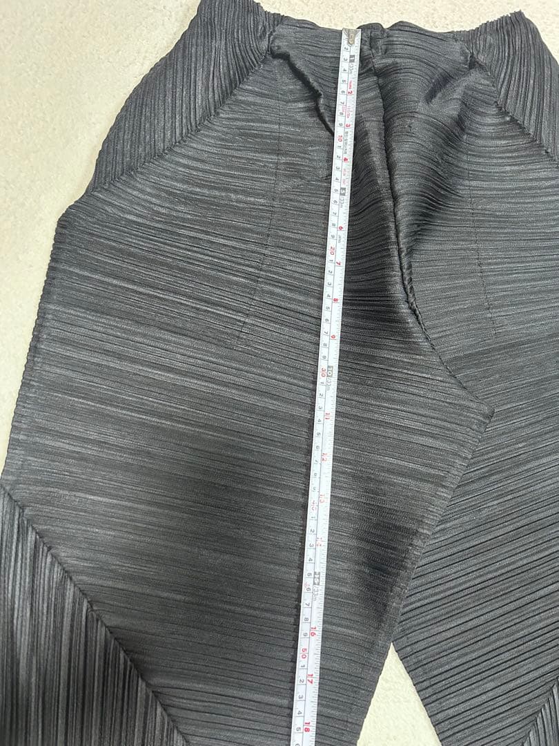 プリーツプリーズ　変形パンツ