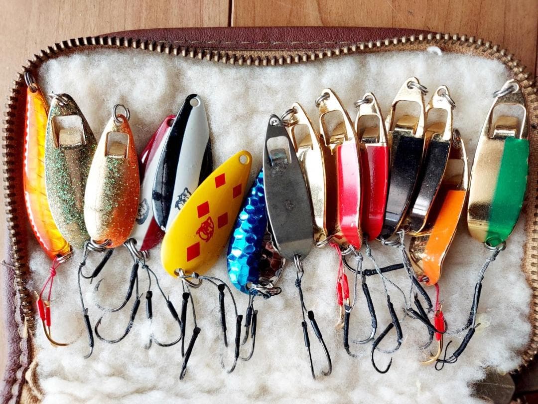 イギリス 英国 バブアー フライワレット 革製とスプーンルアー15個のセット