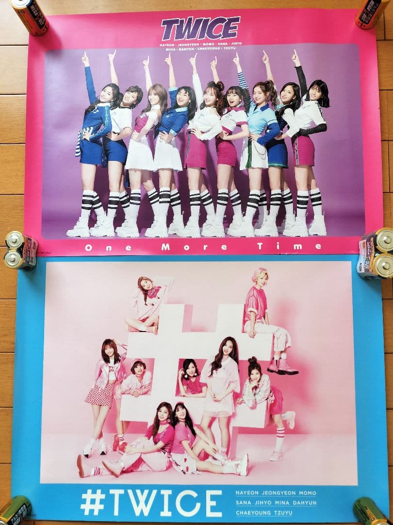 TWICE 18点セット　CD DVD ポスター　まとめ売り　おまけ付き☆