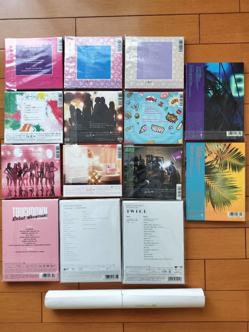 TWICE 18点セット　CD DVD ポスター　まとめ売り　おまけ付き☆