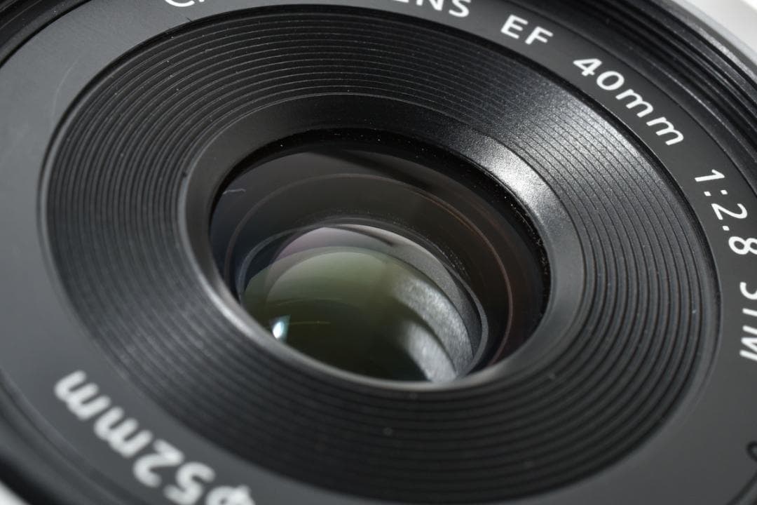 美品 Canon EF 40mm F2.8 STM 単焦点レンズ ホワイト