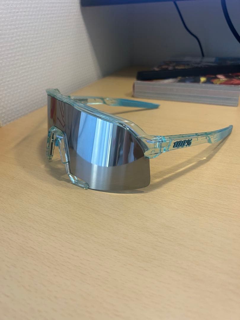 100% スポーツサングラス 青色レンズ クリアフレーム ワンハンドレッド