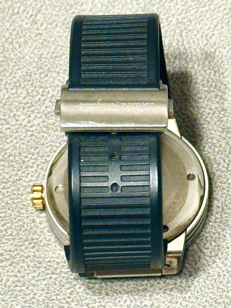 Salvatore Ferragamo ラバーベルト時計