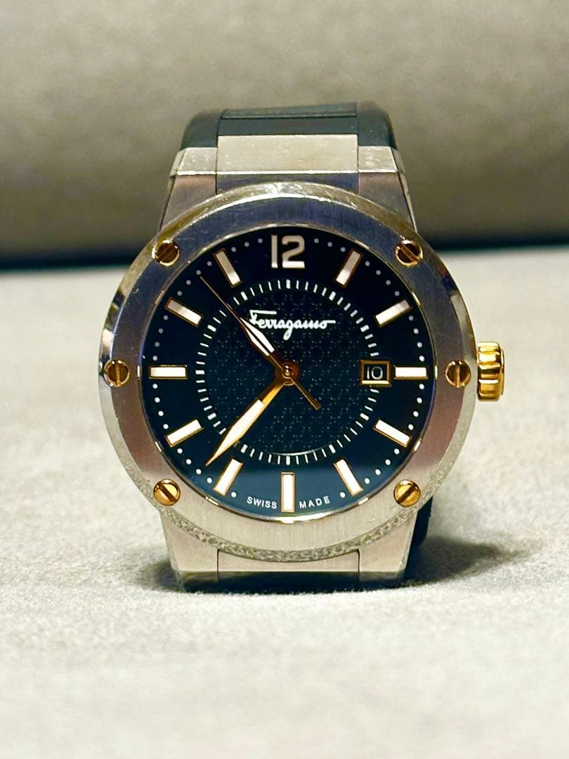 Salvatore Ferragamo ラバーベルト時計