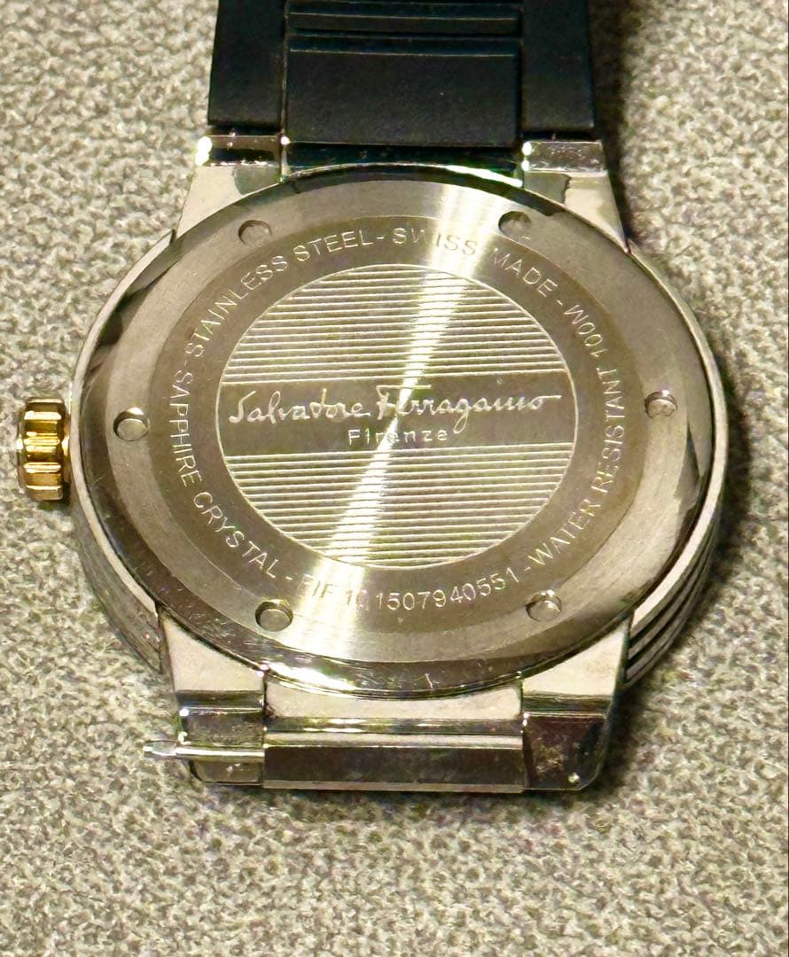 Salvatore Ferragamo ラバーベルト時計
