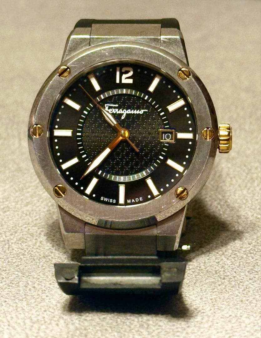 Salvatore Ferragamo ラバーベルト時計