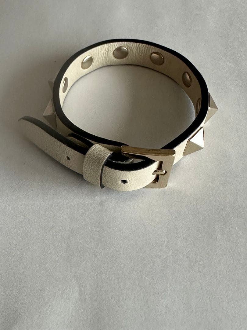 risa様　ヴァレンティノ　ホワイトレザースタッズバングル