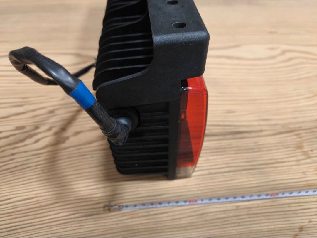 三菱ふそう 新型スーパーグレート 純正品LEDテールランプ 【右のみ】