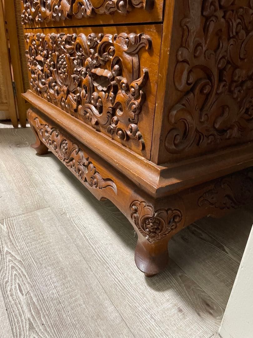 アジアン家具　猫脚　キャビネット　木製彫刻入り4段チェスト