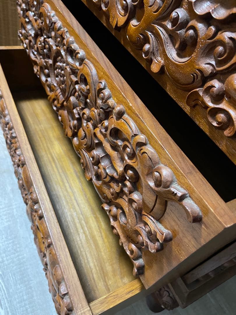 アジアン家具　猫脚　キャビネット　木製彫刻入り4段チェスト