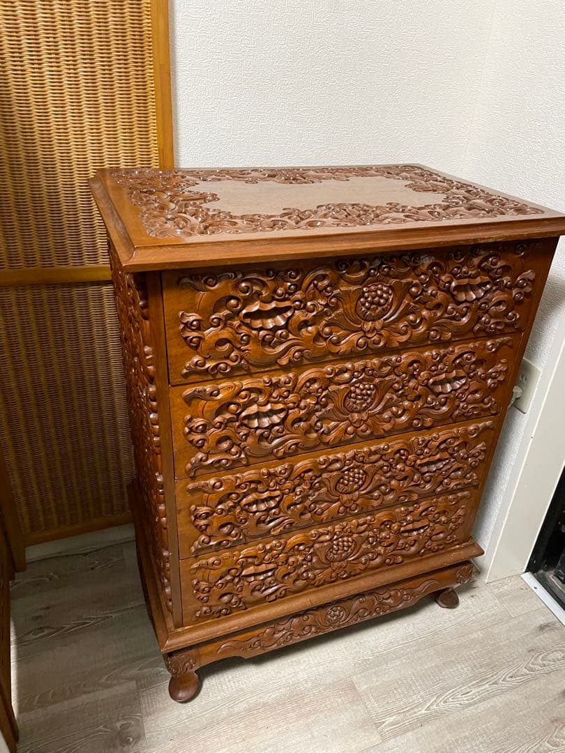 アジアン家具　猫脚　キャビネット　木製彫刻入り4段チェスト