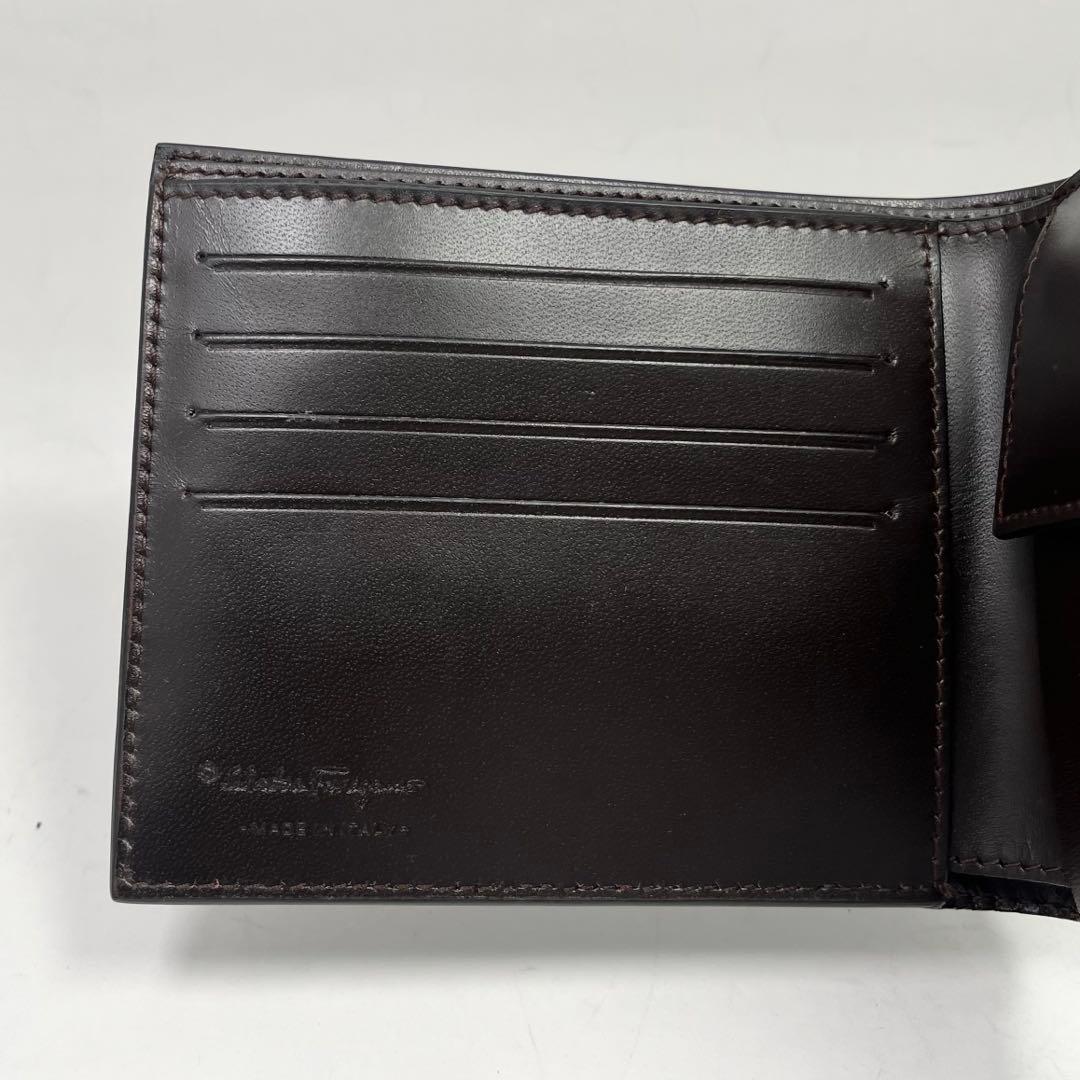 【未使用】フェラガモ　折り財布　レザー　ブラック　小銭入れ付き　シルバー金具